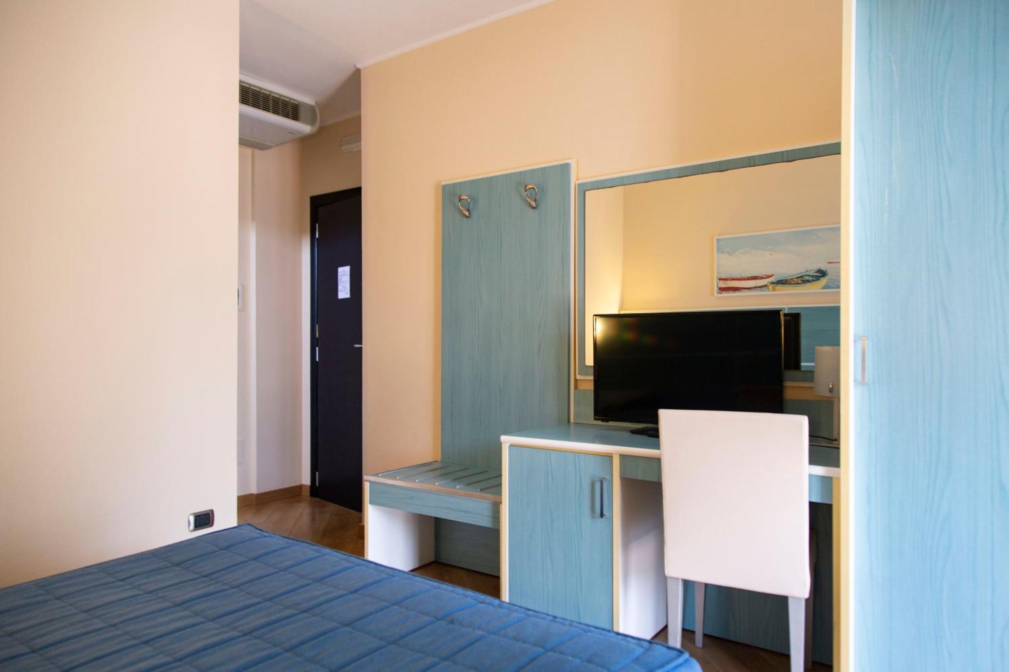 Residenza Del Mare Hotel Sant Isidoro  Bilik gambar